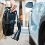 Kendaraan listrik mana yang dilengkapi pengisi daya EV gratis terbaik?