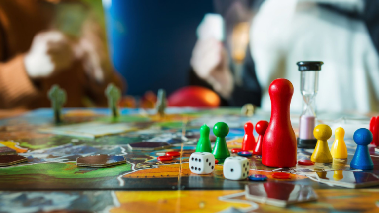 Bermain Board Game, Hiburan yang Menyehatkan Mental​